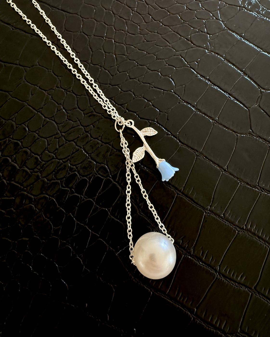 Sex Swing Pearl & Rose Necklace