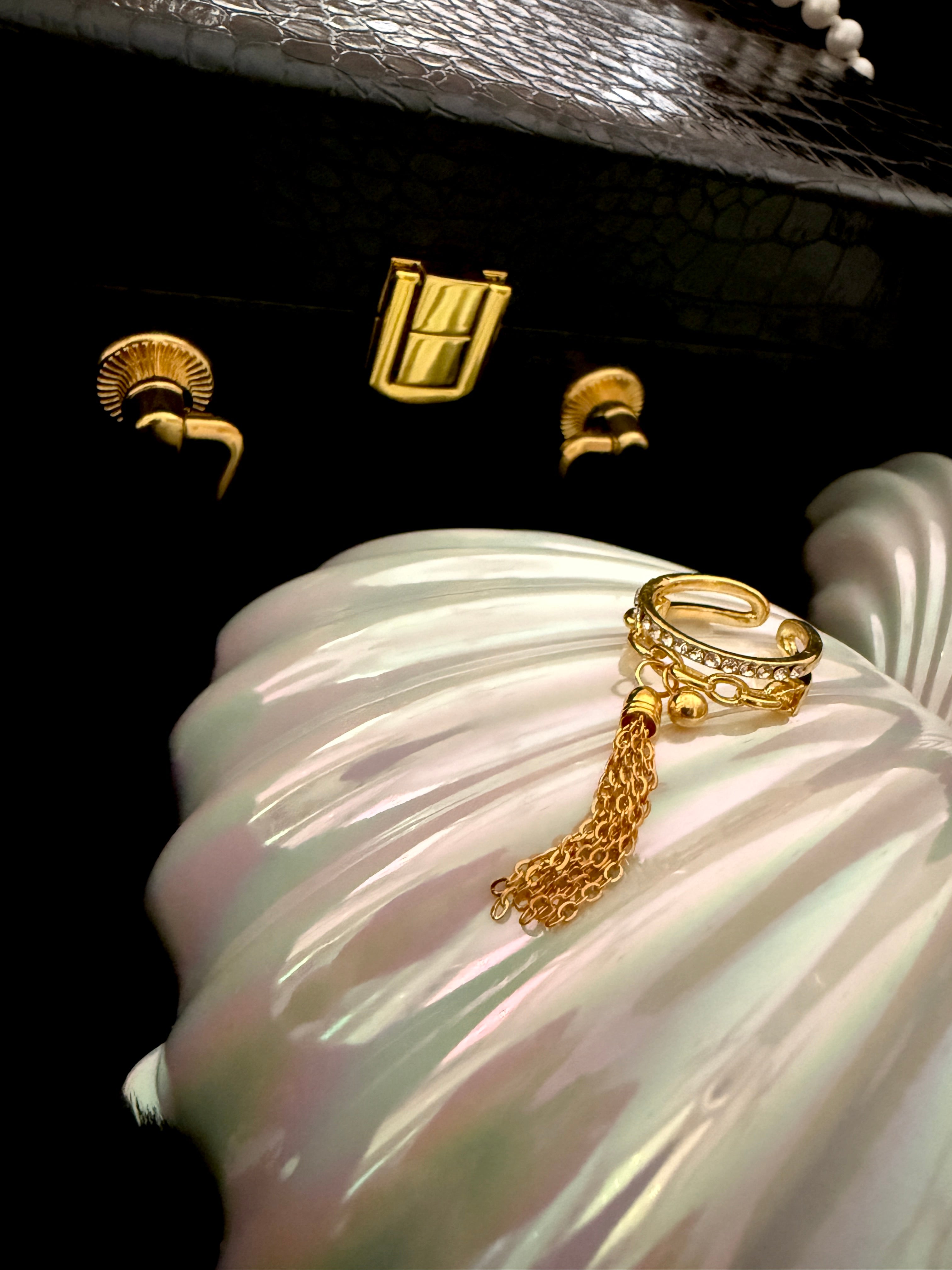 Kinky Tassel Ring