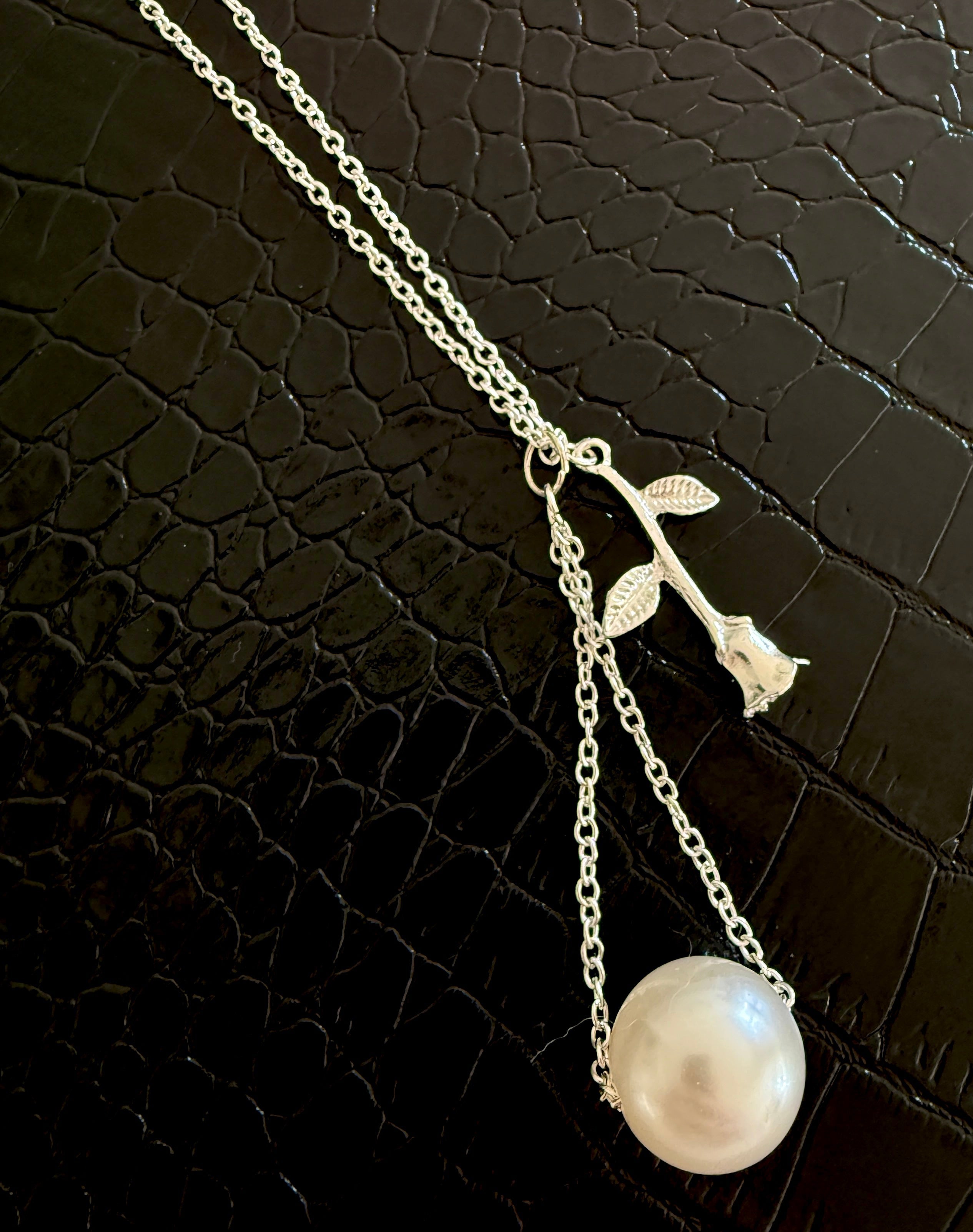 Sex Swing Pearl & Rose Necklace